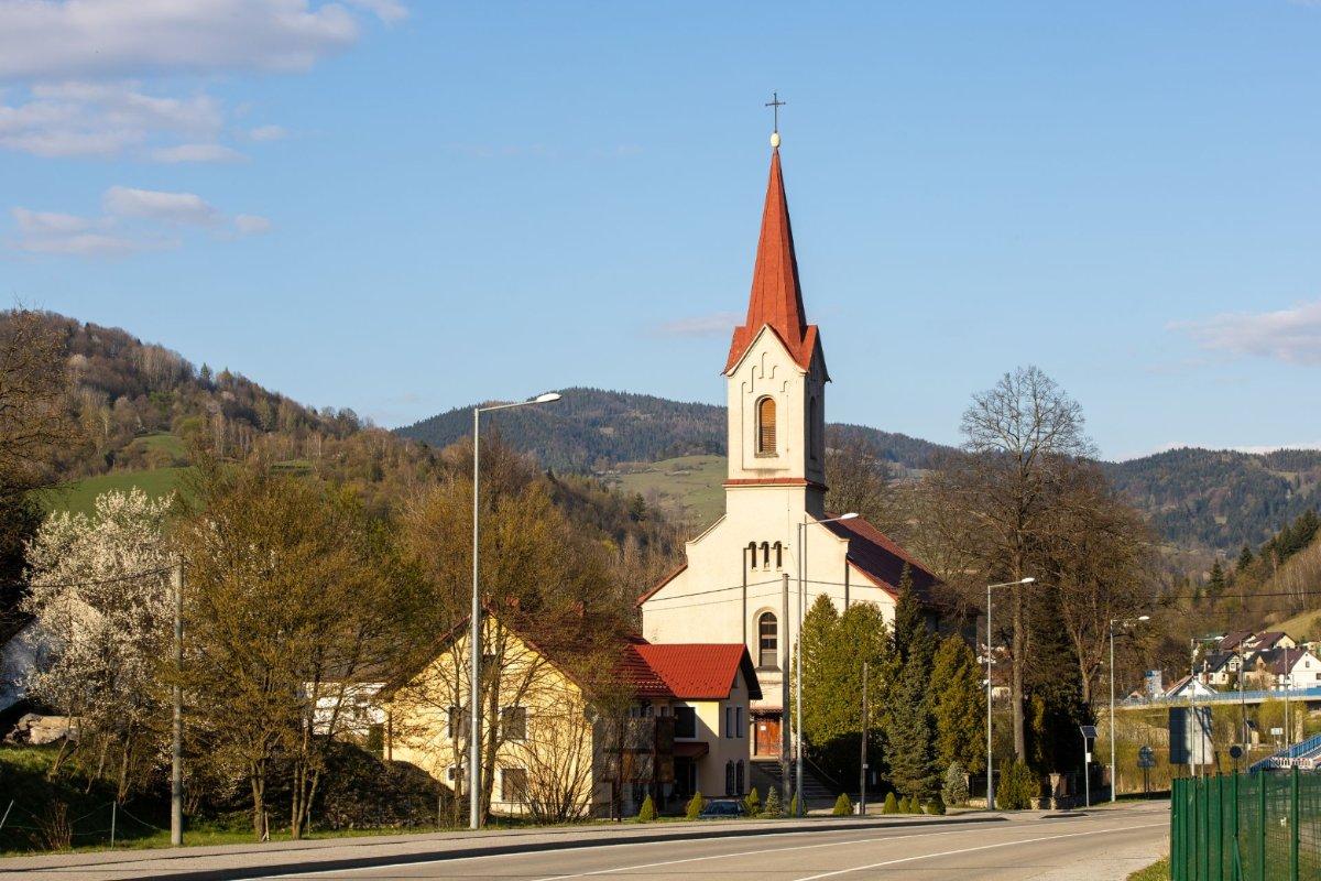 Mníšek nad Popradom - Kostol Povýšenia sv. Kríža