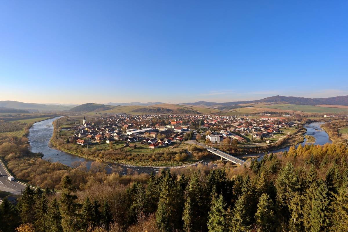 Hrad Plaveč výhľad na Plaveč a rieku Poprad
