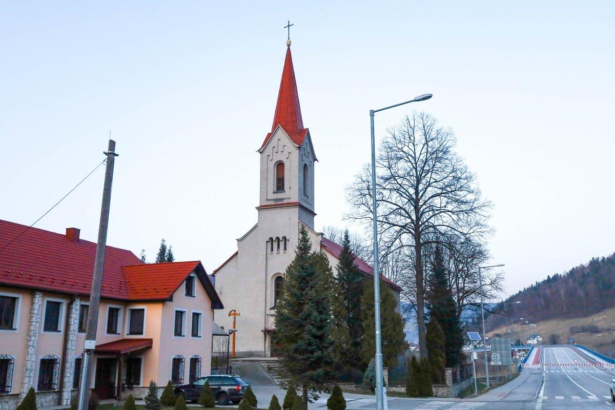 Kostol povýšenia sv. Kríža, Mníšek n. Popradom-1