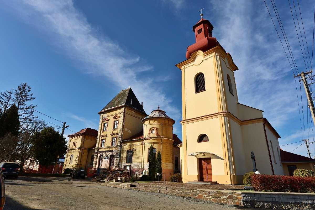 Kostol povýšenia sv. Kríža, Uzovce