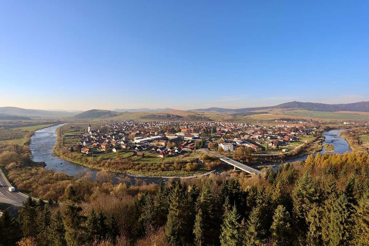 Výhľad na Plaveč a rieku Poprad