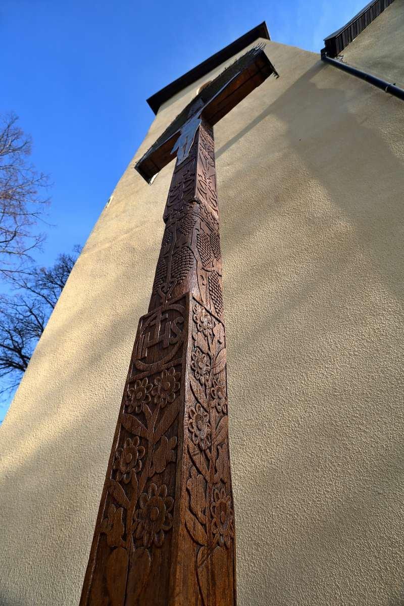 Vyrezávaný Kríž, Krivany